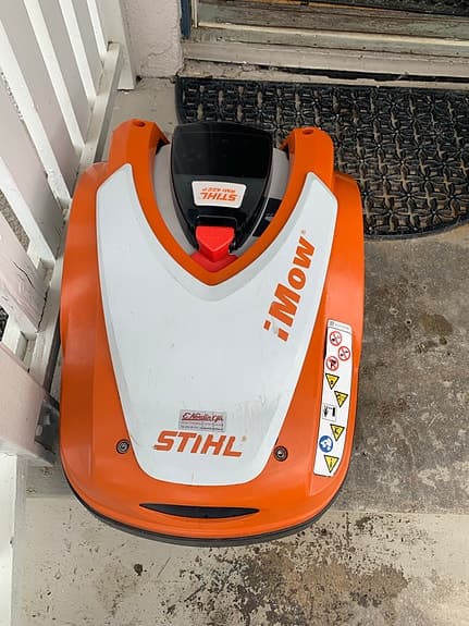 Stihl iMow söker ny gräsmatta