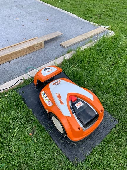Stihl iMow söker ny gräsmatta