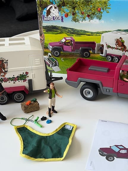 Schleich hästtransport med pickup och hästfigurer