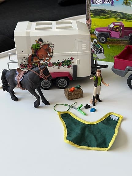 Schleich hästtransport med pickup och hästfigurer