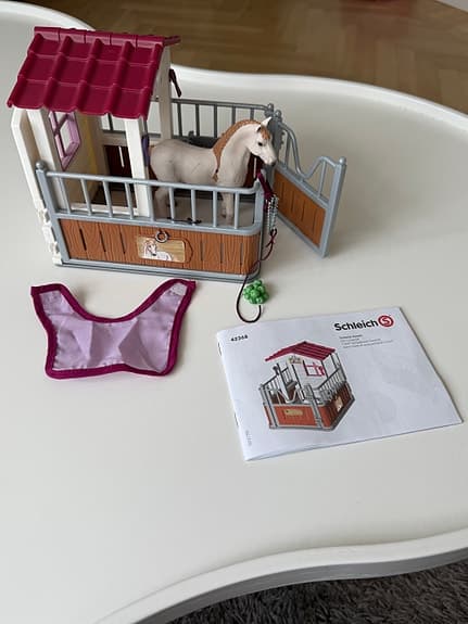 Schleich häststall med häst och tillbehör
