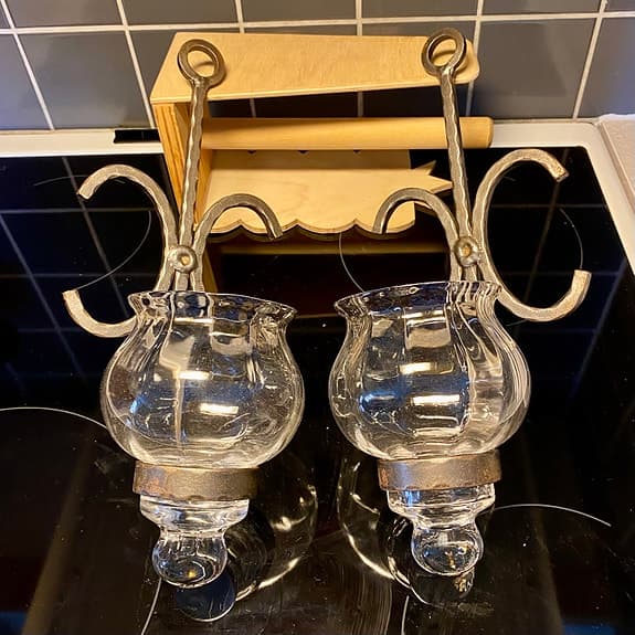 VÄGGLJUSHÅLLARE, ett par, smide, glas.