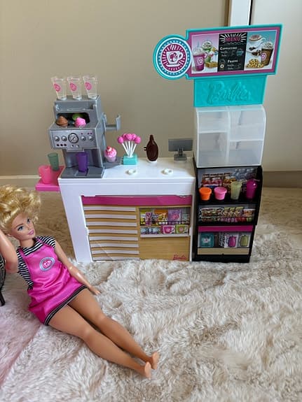 Barbie dockhus, husbil, bil och cafeset