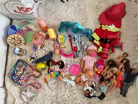 Disney leksakspaket med Frost-slott, dockor, barbies och tillbehör