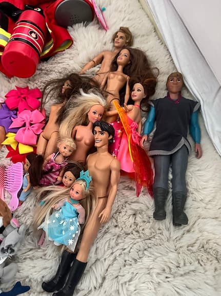Disney leksakspaket med Frost-slott, dockor, barbies och tillbehör
