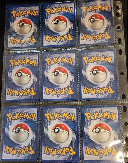 Pokémonkort samling äldre kort i pärm