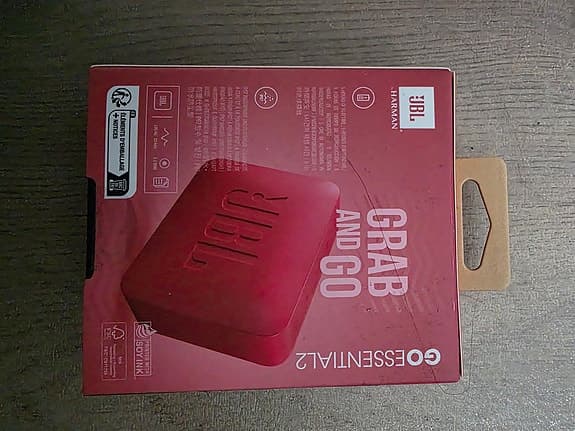JBL Go Essential 2 bärbar Bluetooth-högtalare röd