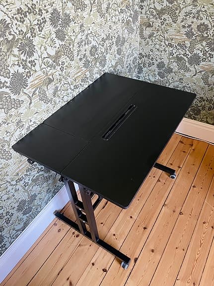 Höj- och sänkbart skrivbord. Justerbart skrivbord svart