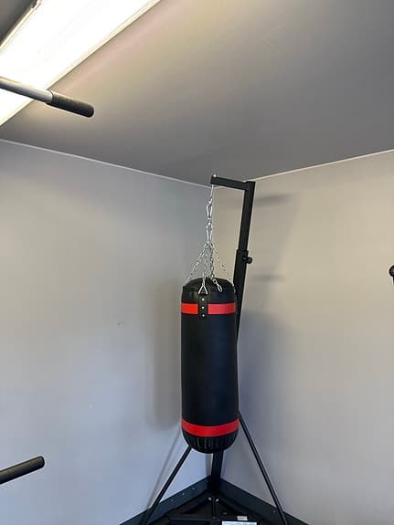 Boxsäck med ställning svart/röd