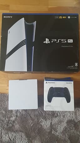 Sony Playstation 5 Pro spelkonsol med två DualSense-handkontroller