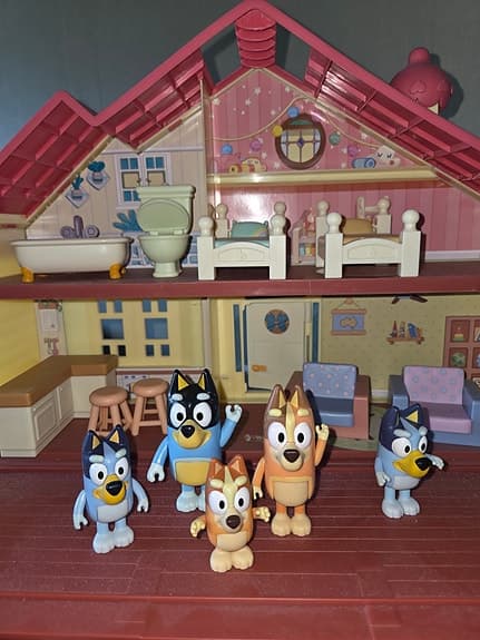 Bluey leksakshus med extra figurer
