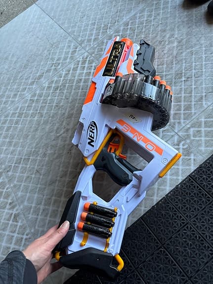 Nerf O-NES leksakspistol automatisk trumma