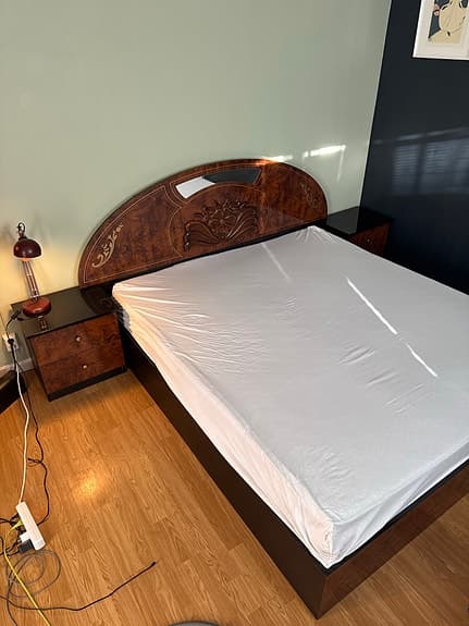 180x200 Ram säng plus två sängbord