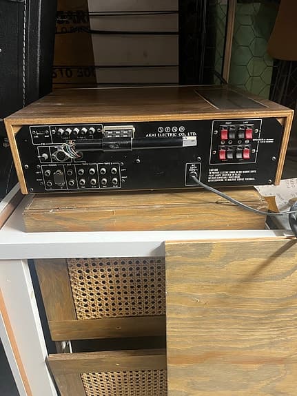 Akai AA-1020 stereo receiver