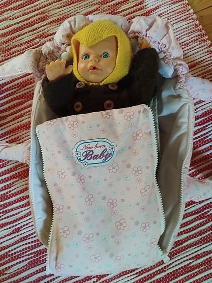 Docka med babynäste