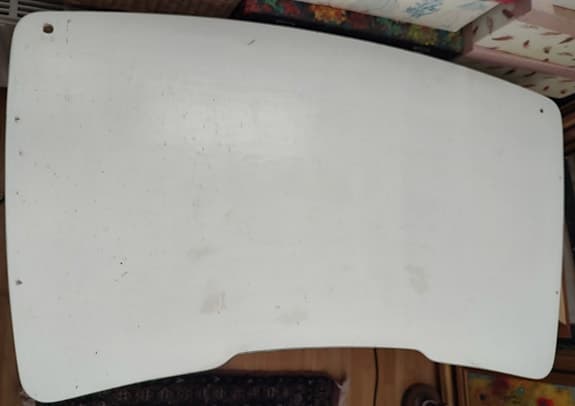 Vitt skrivbord med lådor