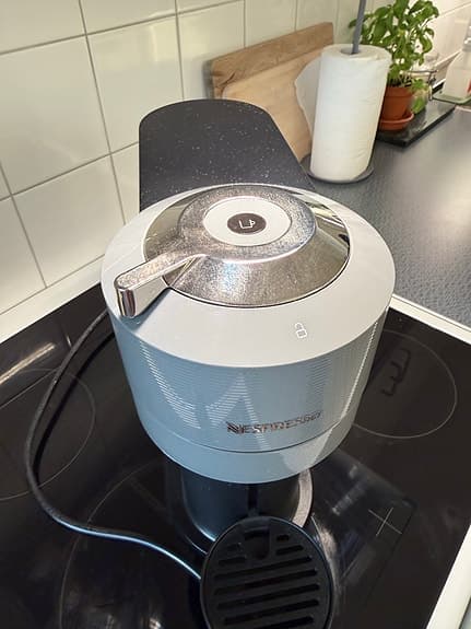 Nespresso Vertuo Next ENV120.GY – kapselmaskin i grått/svart, fint skick