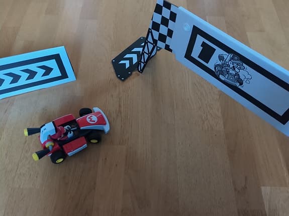Mario cart live: home circuit (Mario cart bil och mål)