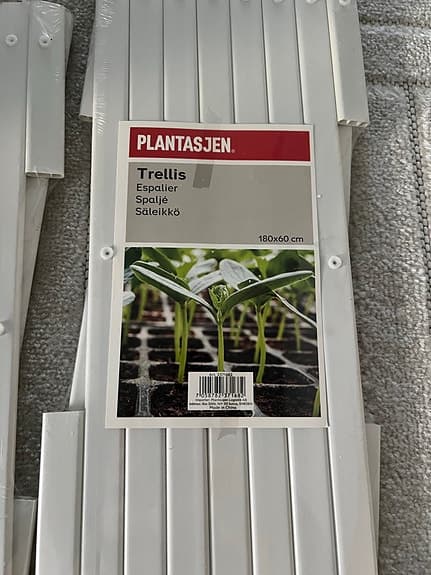 2st helt nya och ouppackade spaljéer från Plantagen