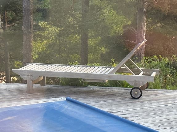 Träsolsängar (teak) inkl dynor med hjul till altan eller trädgård