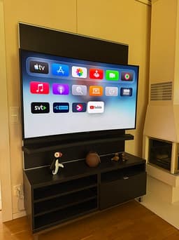 Samsung 55’’ 4K TV + Apple TV 4K med väggpanel och TV-bänk(IKEA)