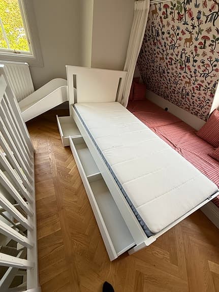 IKEA säng med madrass och förvaring vit 90x200
