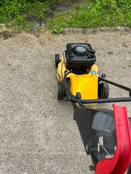 Självgående gräsklippare Stiga med stor uppsamlare
