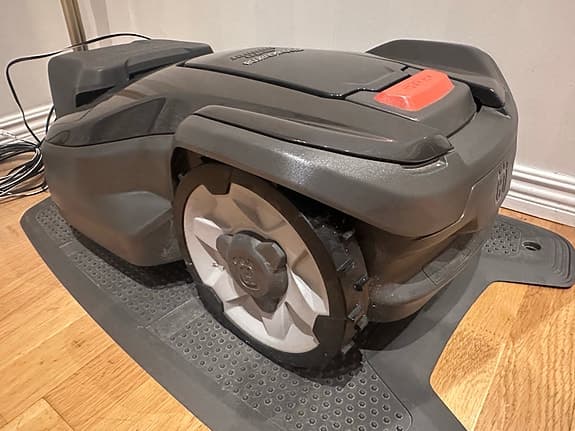 Automower 310 Mark II - bara 200 timmar. Komplett med hus
