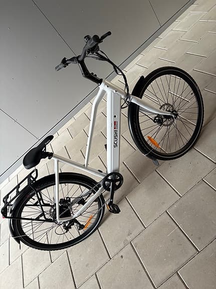 Elcykel – nästan ny + garanti kvar (endast använd 6 km)