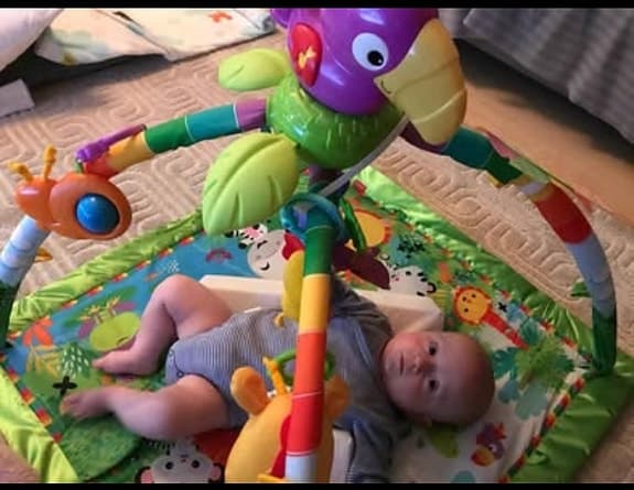 Fisher-Price babygym och babysitter med leksaksbåge