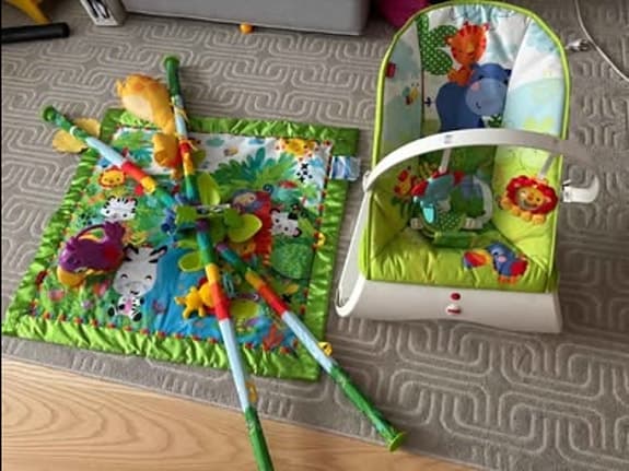 Fisher-Price babygym och babysitter med leksaksbåge