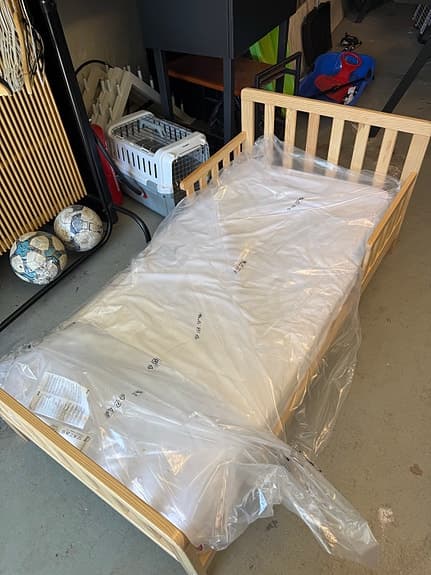 Junior bed with mattress