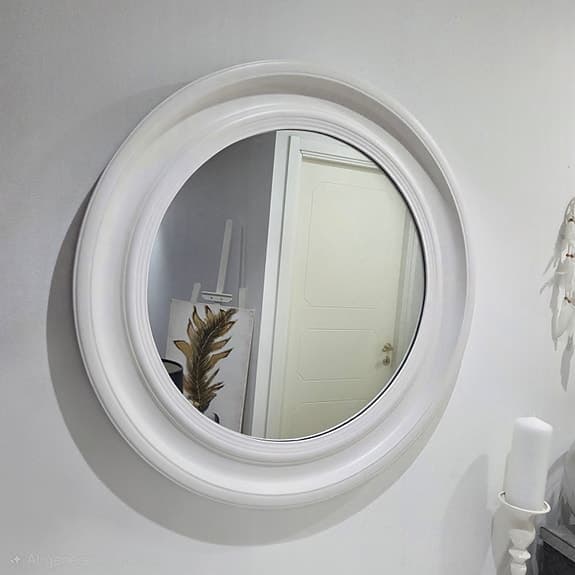 IKEA-byrå med glasskiva + Rund spegel från Mio