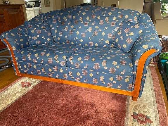Bäddsoffa blå mönstrad med träram