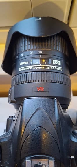 Nikon D3300 digital systemkamera med AF-S DX Nikkor 18-200mm VR