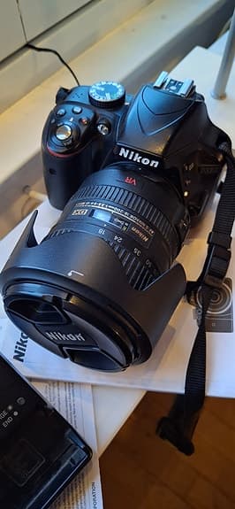 Nikon D3300 digital systemkamera med AF-S DX Nikkor 18-200mm VR