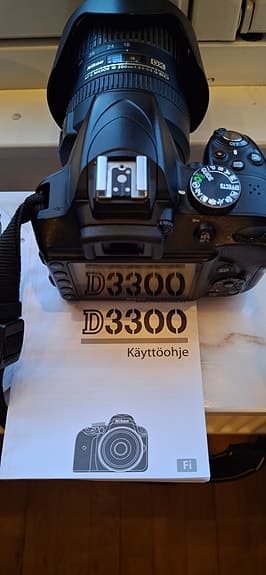 Nikon D3300 digital systemkamera med AF-S DX Nikkor 18-200mm VR