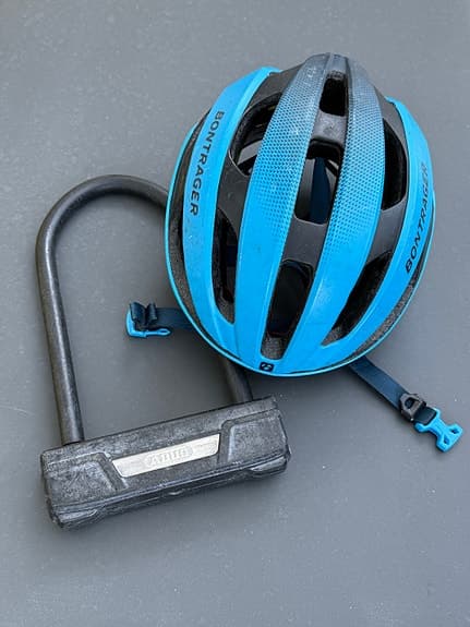 Bontrager Circuit MIPS cykelhjälm blå S 51-57 cm + Abus bygellås