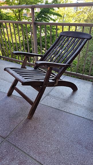 Klassisk solstol i teak med dyna