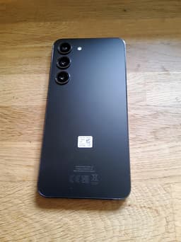 Säljer en fin välvårdad mobiltelefon Samsung Galaxy S23 128 GB i svart färg