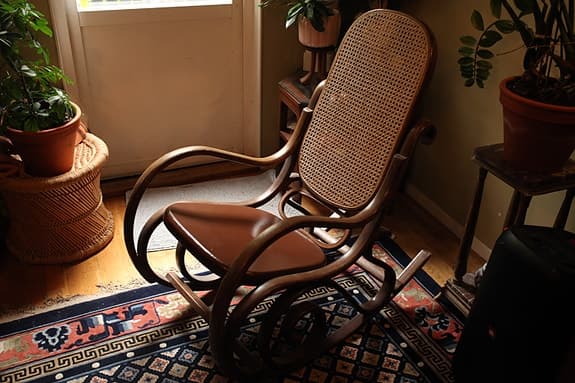 Gungstol i böjträ/rotting – Thonet-stil