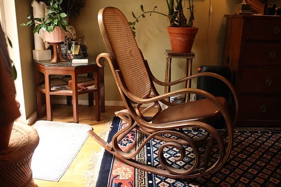 Gungstol i böjträ/rotting – Thonet-stil