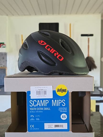 Giro Scamp Mips XS barnhjälm
