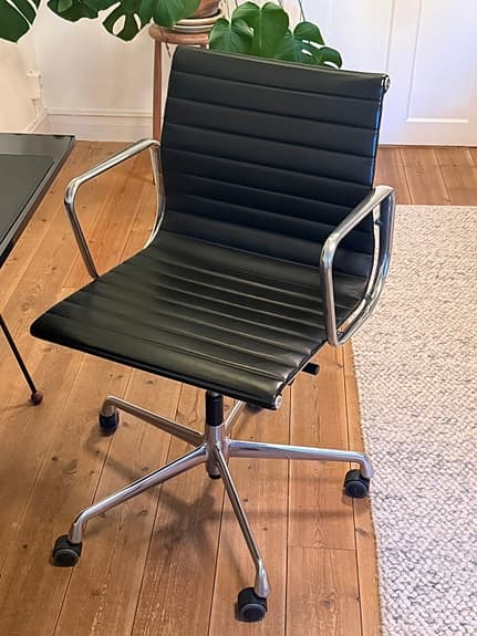 Eames EA117 - Vitra kontorsstol
