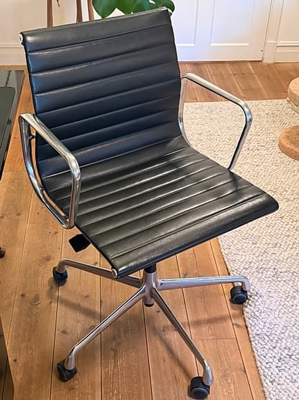 Eames EA117 - Vitra kontorsstol