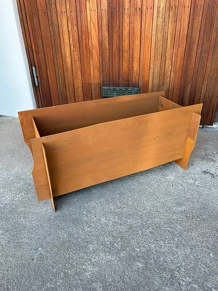 Kruka / planteringslåda i corten Ferm Living