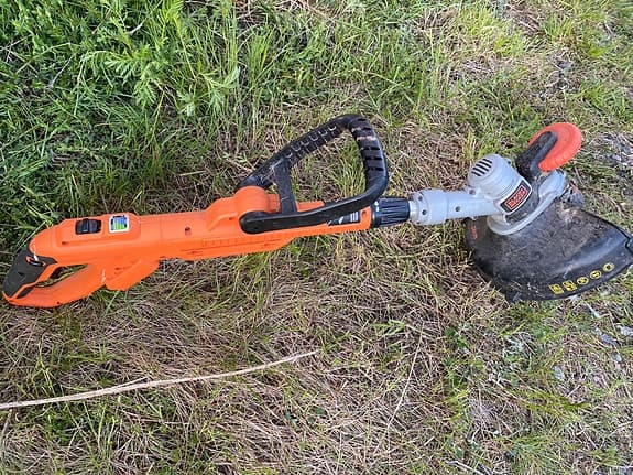 Black & Decker Orange grästrimmer 28 cm