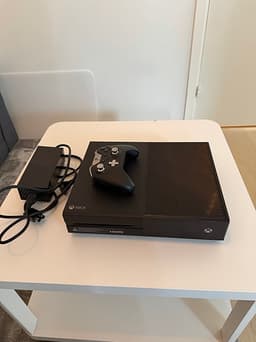Microsoft Xbox One + Handkontroll