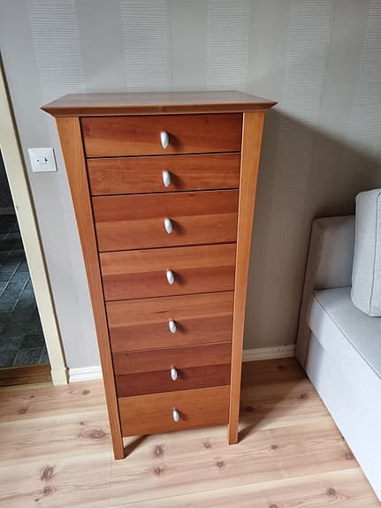 Byrå med 7 lådor säljes