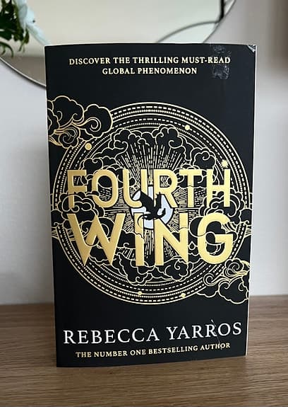 Helt ny Fourth wing (Oläst)